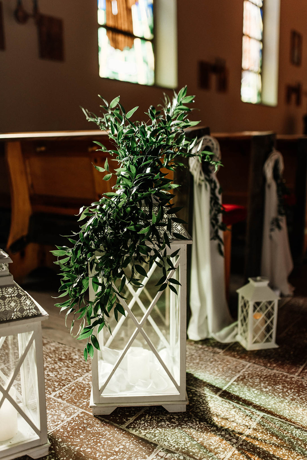 Lamion jako częsć dekoracji kościoła na ślub