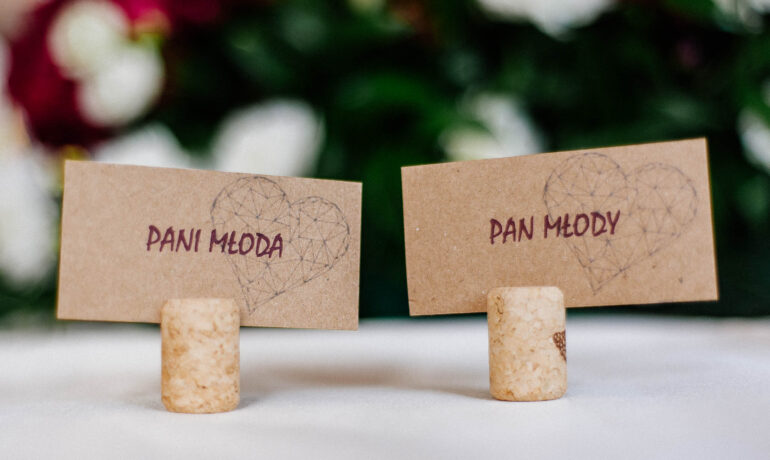 Jak wybrać winietki ślubne?